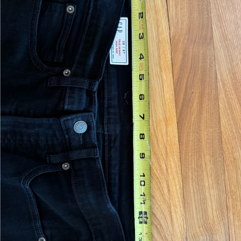 GAP True Skinny High-Rise Jeans in Black Wash